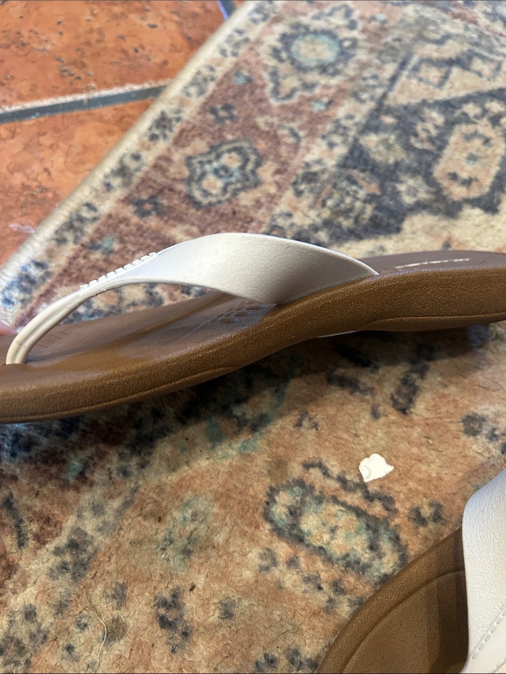 Okabashi Women's White and Tan Flip Flop Sandals - Picture 10 of 11